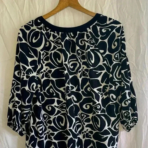 Crown & Ivy Women’s Blouse size Large - Picture 7 of 11